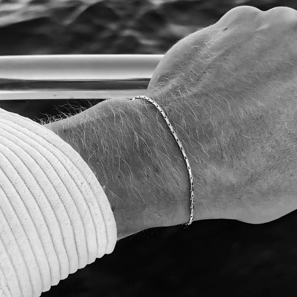 Wire bracelet